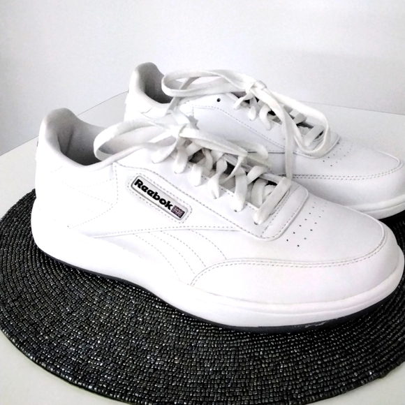NWOT Men's REEBOK white tennis shoes - Picture 3 of 6